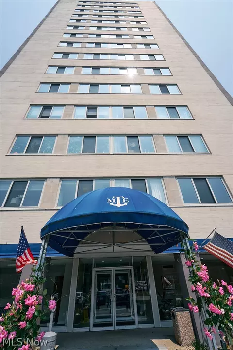 12520 Edgewater Dr #210, Lakewood, OH 44107