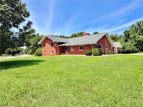 961 Lakeview Dr, Parkersburg, WV 26104