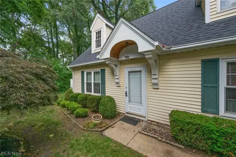 6724 Connecticut Colony Cir, Mentor, OH 44060