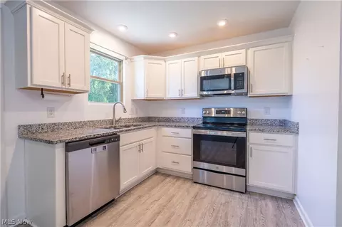 Kitchen - 159 Keywood Blvd, Lagrange, OH 44050 photo 2 of 2