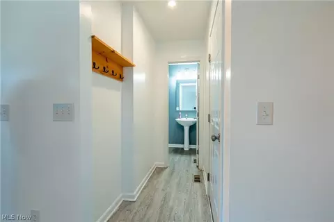 Entry Way - 159 Keywood Blvd, Lagrange, OH 44050 photo 3 of 9