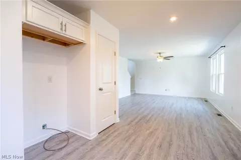 Entry Way - 159 Keywood Blvd, Lagrange, OH 44050 photo 4 of 9