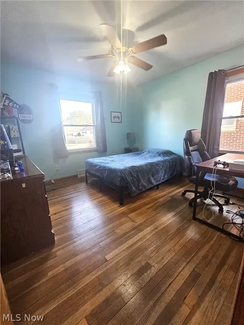 Bedroom - 6906 Belmere Dr, Parma, OH 44129 photo 2 of 5