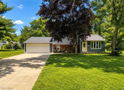 209 Oakwood Ln, Seville, OH 44273
