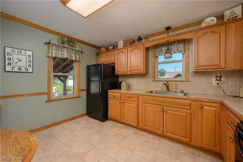 Kitchen - 4457 Emma Pl NW, Canton, OH 44708 photo 1 of 2