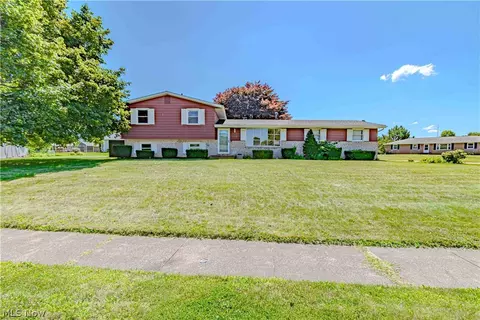 932 Richards Dr, Louisville, OH 44641