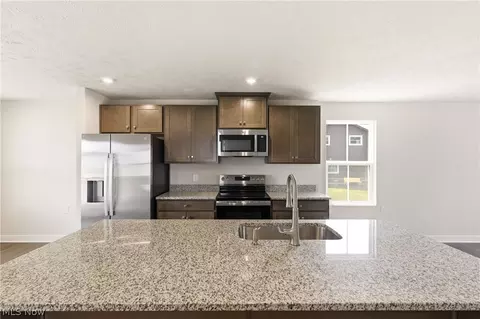 Kitchen - 157 Potomac Dr, Elyria, OH 44035 photo 2 of 2