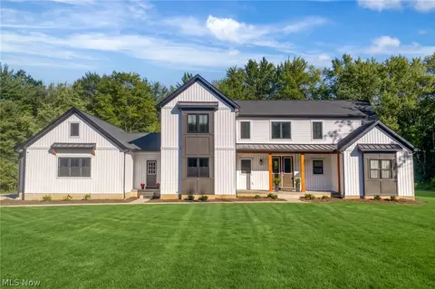 38884 Flanders Dr, Solon, OH 44139