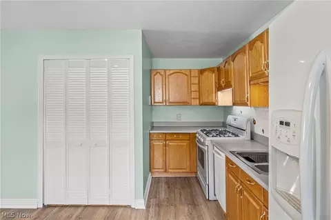 Kitchen - 654 Wesley Dr, Berea, OH 44017 photo 3 of 3
