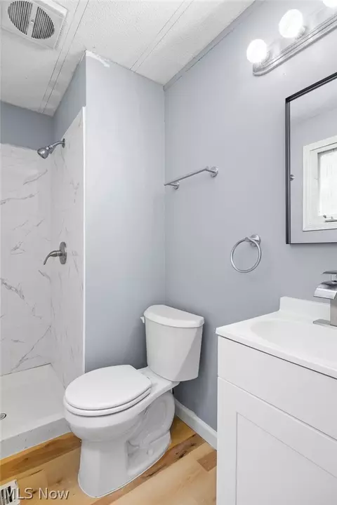 Bath - 465 Stallion Ct, Lagrange, OH 44050 photo 1 of 3