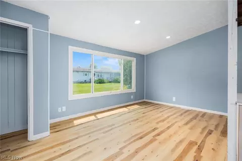 Living - 465 Stallion Ct, Lagrange, OH 44050 photo 2 of 3
