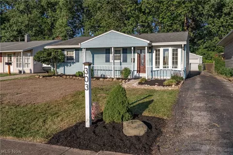 303 Erieview Blvd, Sheffield Lake, OH 44054