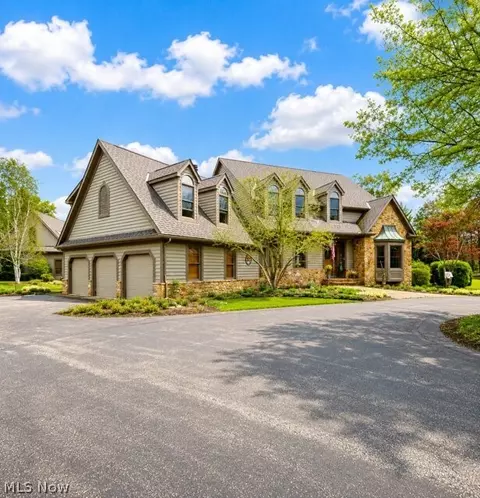 11205 Hampton Ridge Dr, Chardon, OH 44024