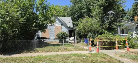 7808 Elton Ave, Cleveland, OH 44102