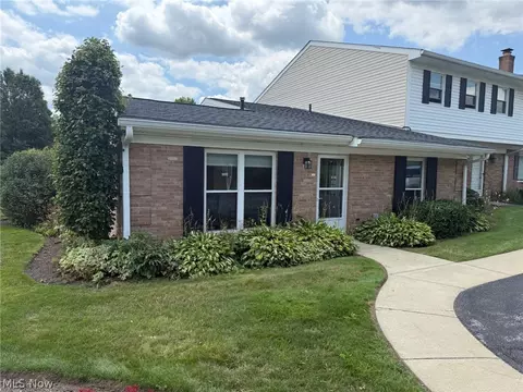 2143 Greenway Dr, Uniontown, OH 44685