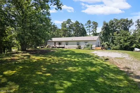 1519 Bloody Hollow Rd, Elizabeth, WV 26143