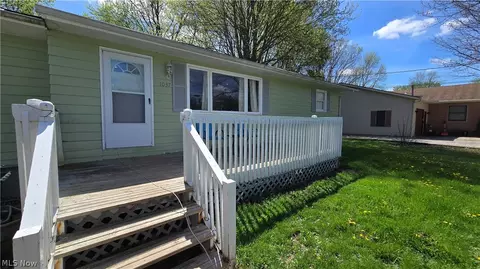 1037 Novak Rd, Grafton, OH 44044