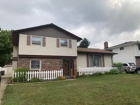 3071 Hetzel Dr, Parma, OH 44134