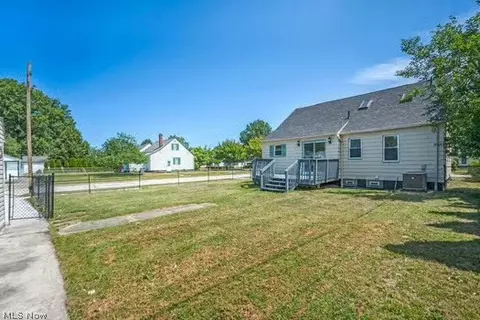 Exterior - 756 E 249th St, Euclid, OH 44123 photo 4 of 5