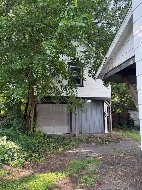 338 E Thornton St, Akron, OH 44311 photo 2