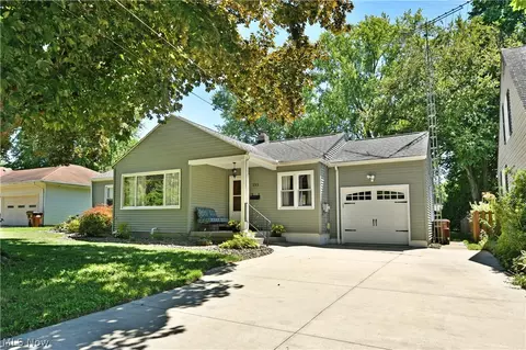 253 Maple St, Newton Falls, OH 44444