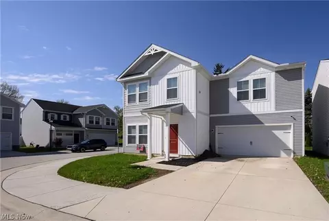 460 Auld Farm Cir, Akron, OH 44320