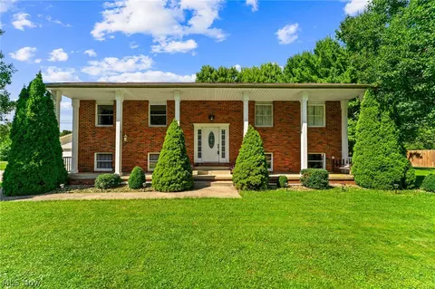 3755 Lyntz Townline Rd SW, Lordstown, OH 44481