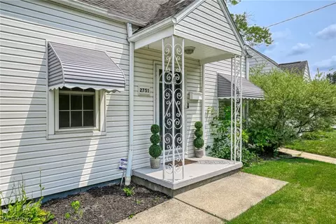 2751 Valley Rd, Cuyahoga Falls, OH 44223