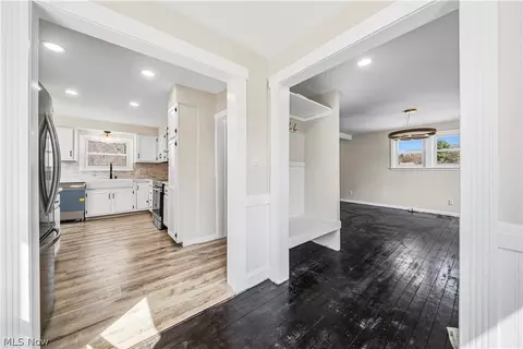 Entry Way - 3321 Carpenter Rd, Saybrook, OH 44004 photo 3 of 4