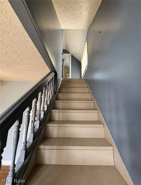 Entry Way - 123 E 35th St, Lorain, OH 44055 photo 3 of 5