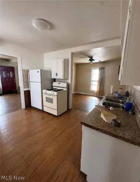 Entry Way - 123 E 35th St, Lorain, OH 44055 photo 1 of 5