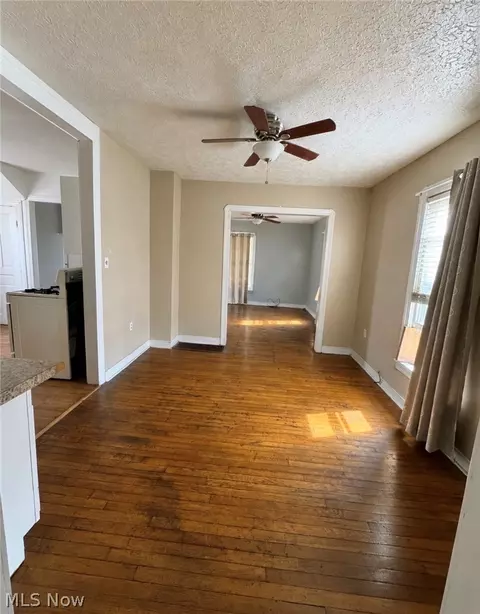 Entry Way - 123 E 35th St, Lorain, OH 44055 photo 2 of 5