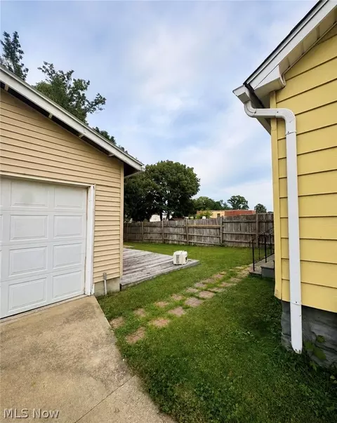 Exterior - 123 E 35th St, Lorain, OH 44055 photo 2 of 2