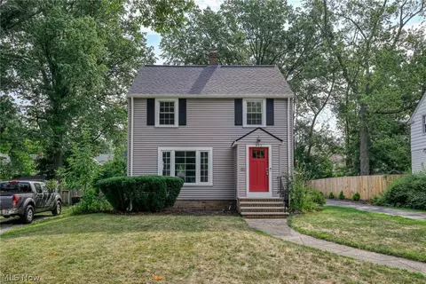 853 Beverly Rd, Cleveland Heights, OH 44121