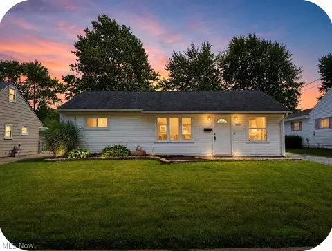 940 Oakwood Dr, Elyria, OH 44035