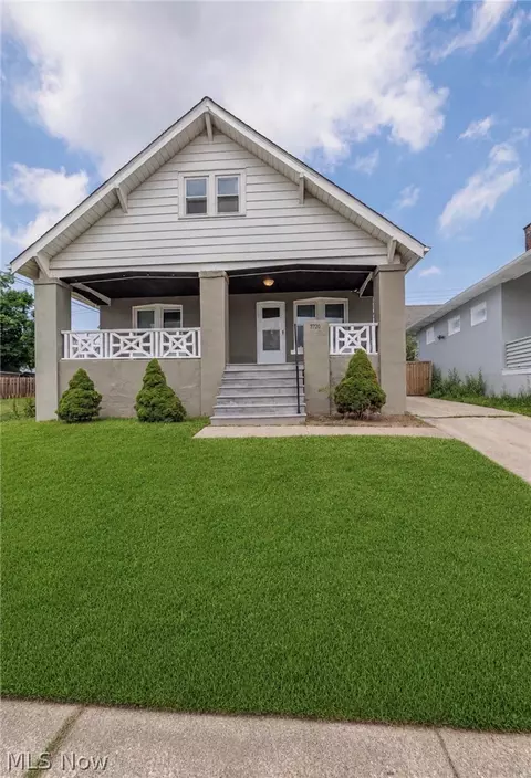 3720 Biddulph Ave, Cleveland, OH 44109