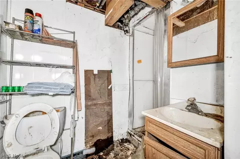 Bath - 1513 Maple Dr, Lorain, OH 44052 photo 1 of 2