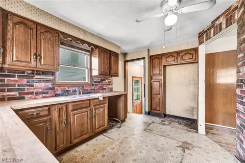 Kitchen - 1513 Maple Dr, Lorain, OH 44052 photo 2 of 4