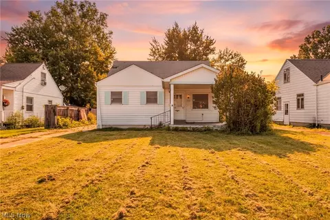 Exterior - 1513 Maple Dr, Lorain, OH 44052 photo 2 of 10