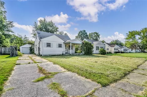 Exterior - 1513 Maple Dr, Lorain, OH 44052 photo 4 of 10