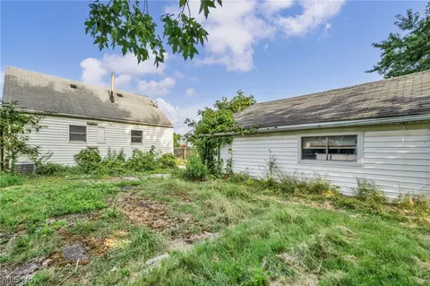 Exterior - 1513 Maple Dr, Lorain, OH 44052 photo 8 of 10