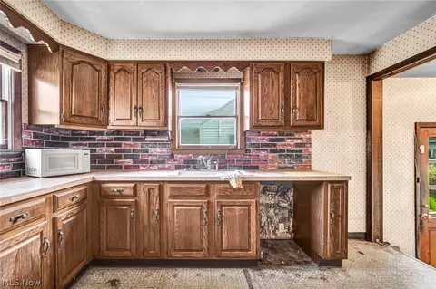 Kitchen - 1513 Maple Dr, Lorain, OH 44052 photo 4 of 4