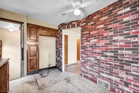Entry Way - 1513 Maple Dr, Lorain, OH 44052 photo 1 of 1
