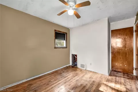Bedroom - 1513 Maple Dr, Lorain, OH 44052 photo 5 of 9