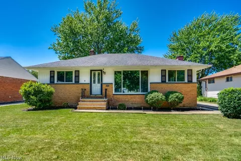 6982 Maplewood Rd, Parma Heights, OH 44130