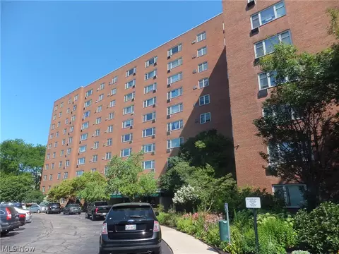 11820 Edgewater Dr #619, Lakewood, OH 44107