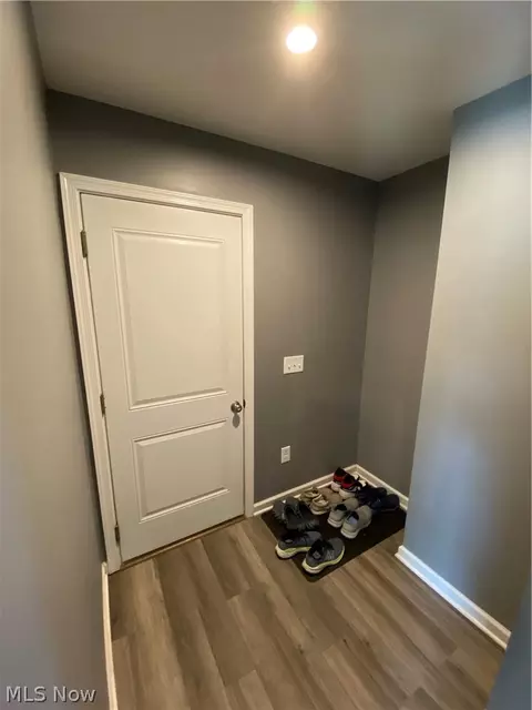 Entry Way - 500 Bailey Ct, Lagrange, OH 44050 photo 2 of 9