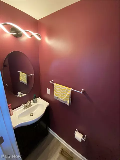 Entry Way - 500 Bailey Ct, Lagrange, OH 44050 photo 4 of 9