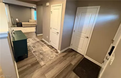 Entry Way - 500 Bailey Ct, Lagrange, OH 44050 photo 3 of 9