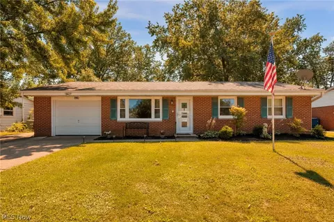 4805 Mapleview Dr, Vermilion, OH 44089
